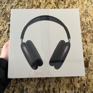 AirPod max( Brand new)